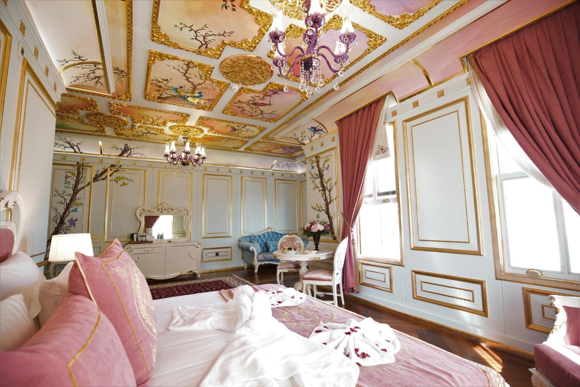 Seven Hills Palace & Hotel